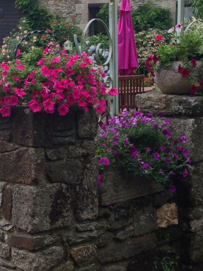 Le Petit Chateau Noyal-Pontivy Buitenkant foto